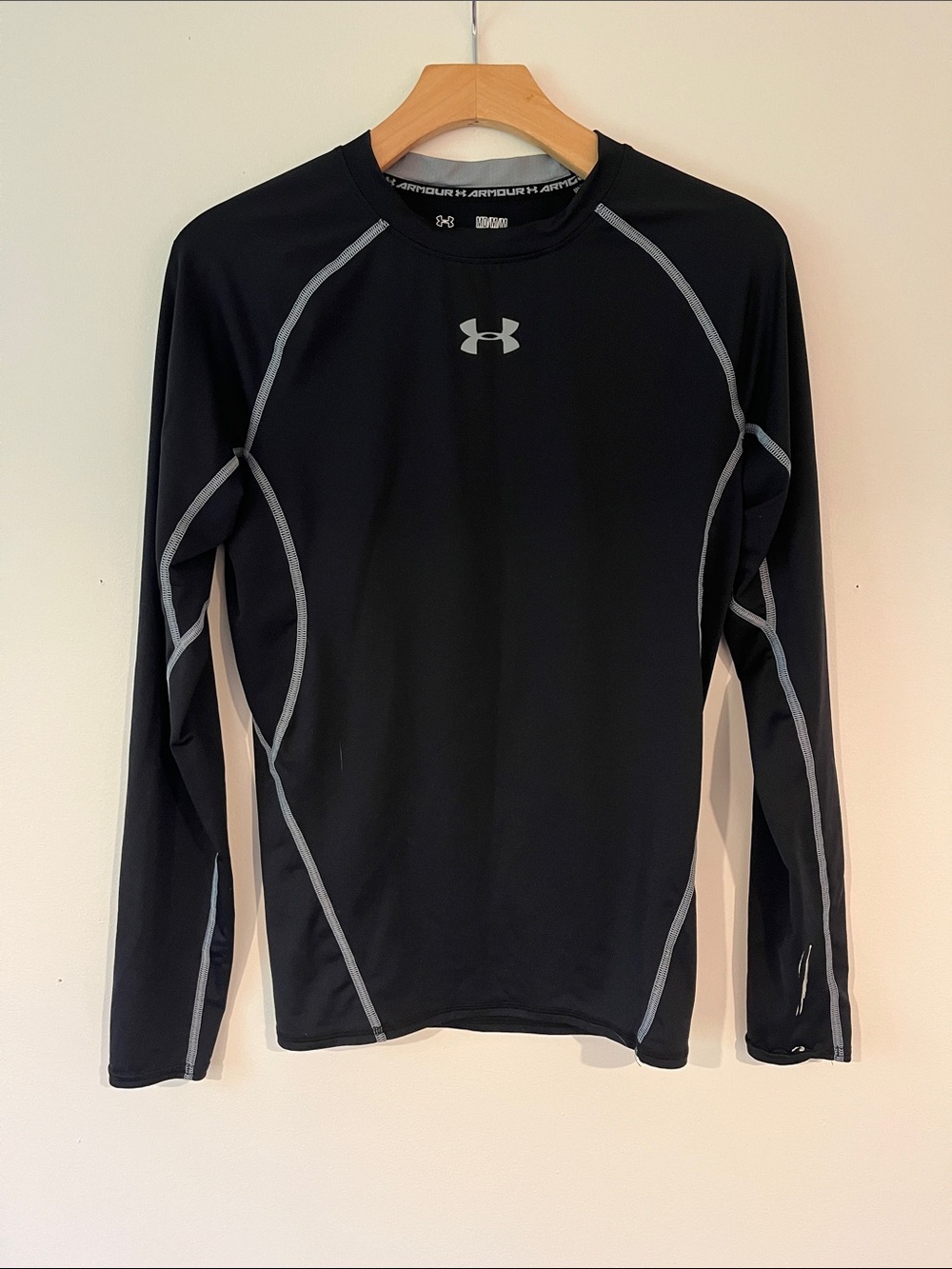 Under Armour Men's Black Long-Sleeve Rash Guard with Gray Stitching Size Medium